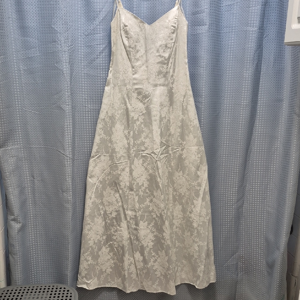 Steppin' Out White Sleeveless V-Neck Wedding Gown